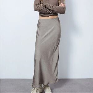 H&M Crinkled Maxi Skirt XXS